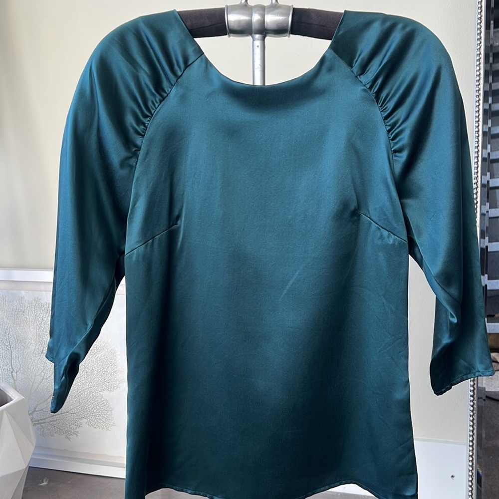Eco-apparel, 100% silk. Gorgeous emerald green with detailed sleeves.